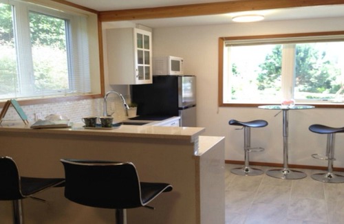 Saanich East House | Beautifully appointed suite is on a gorgeous, secluded, quiet Oceanfront street