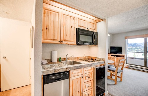 Peak 9 Condo | Beaver Run Moonrise Condo: Ski-In, Ski-Out, Great Views