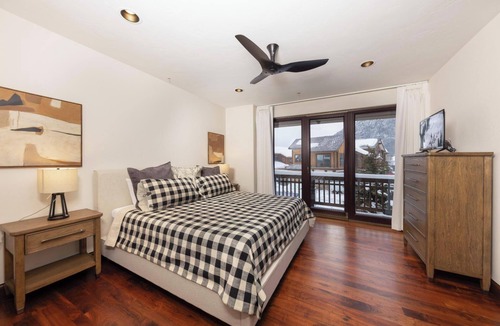Copper Mountain House | Bee Line Escape: Ski-in/out, Golf, Private Hot Tub, Elevator, Sauna