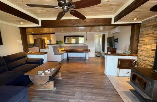 Kings County House | Bespoke Lake Cottage