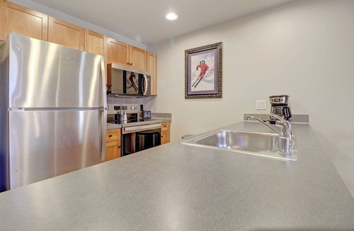 Copper Mountain Village Condo | Best Mountain Location, Amazing View, Hot Tub, True Ski-In/Ski-Out - CO406