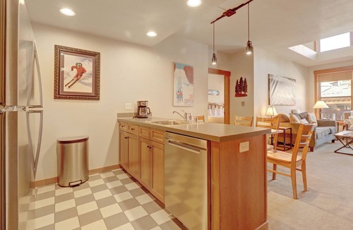 Copper Mountain Village Condo | Best Mountain Location, Amazing View, Hot Tub, True Ski-In/Ski-Out - CO406