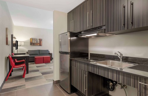 North Industrial Hotel | Best Western Plus Airport Inn & Suites