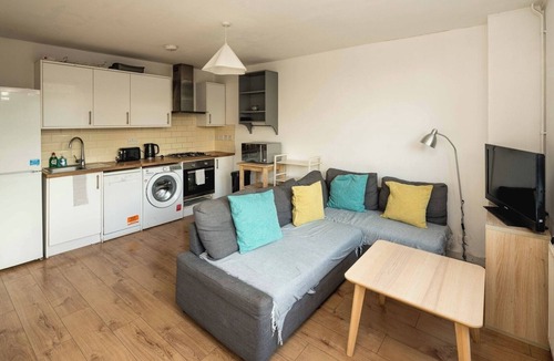 Bethnal Green Apartment | Bethnal Green Haven: Stylish 4-Bedroom Retreat