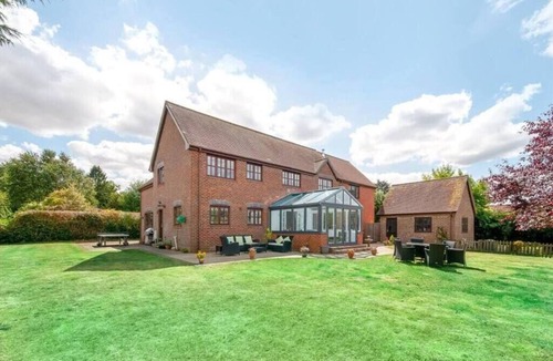 Twyford House | Birdsong Mansion sleeps 12 Twyford Winchester