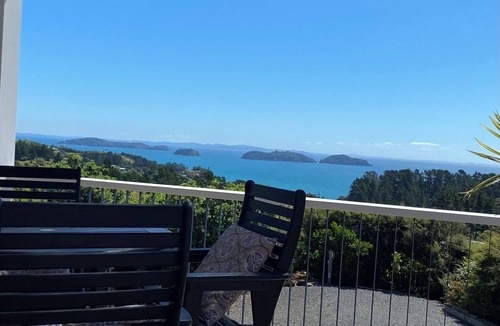 Colville House | Blue Haven - Stunning Views/Private/Pet Friendly/With Self Contained Cabin/Wi-Fi