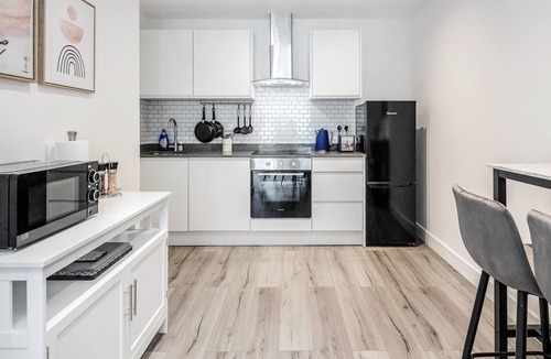 Milton Keynes Apartment | Blue Wonder 2 Bedroom Apartment with Ensuite
