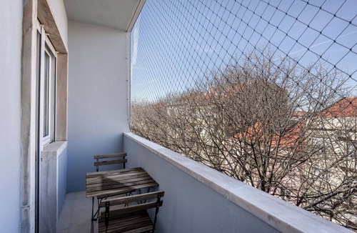 Sao Joao de Deus Apartment | Blueground | Campo Pequeno, furnished + kitchen