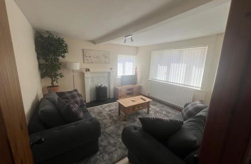 Blyton House | Blyton 2-Bed Cottage Parking 30m to Lincoln