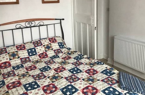 Loughborough House | Bob's House: quiet location with garden views.