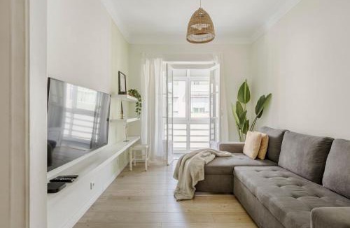 Mina Apartment | Boho Chic 2 bedroom gem 10 min from dowtown free parking