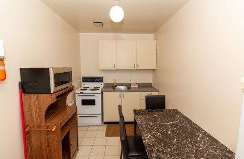 Angus Hotel | Borden Inn & Suites