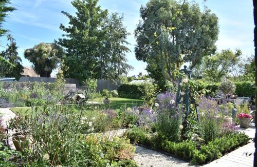 Chichester House | Bosham - Separate and self-contained double garden suite