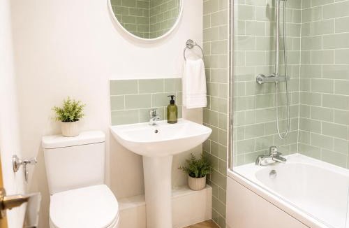 Bourne House | Boutique 2Bed Townhouse | Bourne Centre | Sleeps 4