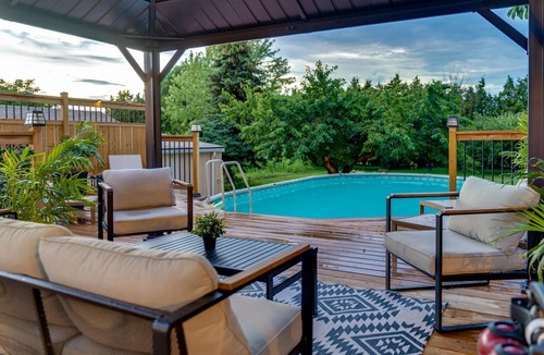 Niagara-on-the-Lake House | BOUTIQUE WINE COUNTRY HOME WITH POOL AND HOT TUB