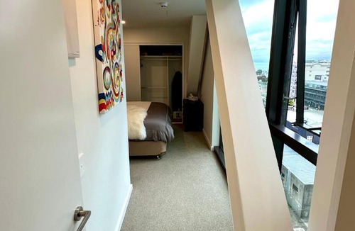 Te Aro Apartment | Brand New Apartment CBD High Rise With Ocean View on the Doorstep of Courtenay Place