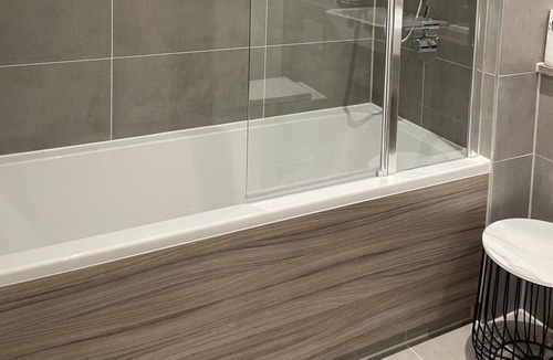 River Apartment | Brand New Stunning 2-bed Apartment in Dagenham
