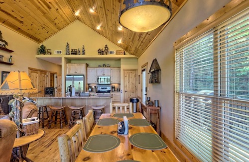 Cleveland Cabin | Breathtaking Mountain Views, Hot Tub, Pool Table, Arcade, & Pet Friendly