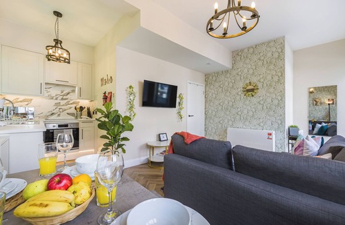 Montpelier Apartment | Bright 1-Bed Apartment with Balcony in the Heart of Brighton
