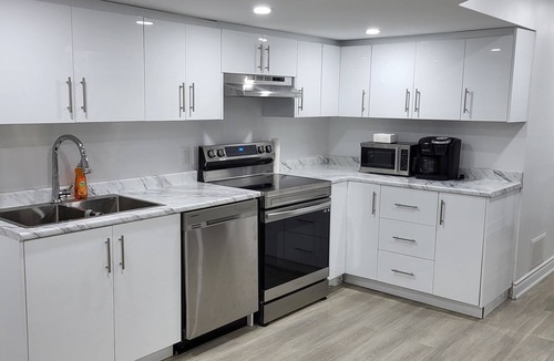 Angus Apartment | Bright 2 Bedroom Entire Basement Apartment
