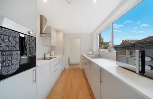 Kempston House | Bright 3BR Home in Bedford, Sleeps 5