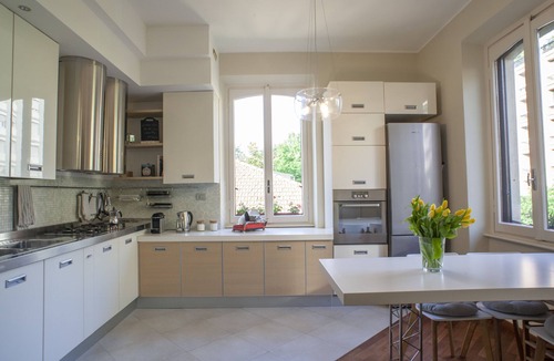 Washington Apartment | BRIGHT AND COMFY IN A BEAUTIFUL CONTEMPORARY HOME