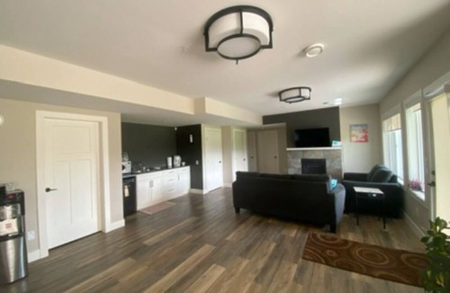 Central Okanagan House | Bright and peaceful, great location.