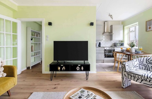 Lancaster Gate Apartment | Bright and Spacious 1BR Overlooking Hyde Park