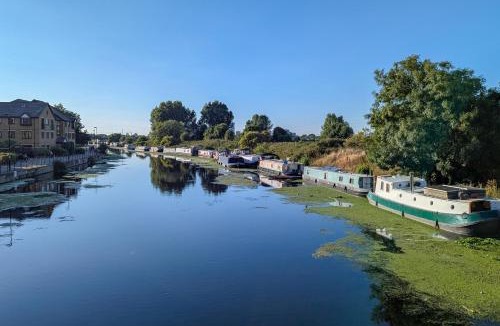 Leabridge Apartment | Bright and Trendy 1BDR Canalside Flat in Hackney