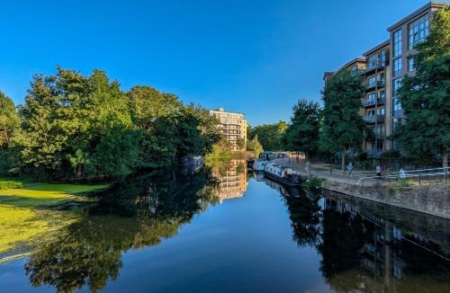 Leabridge Apartment | Bright and Trendy 1BDR Canalside Flat in Hackney