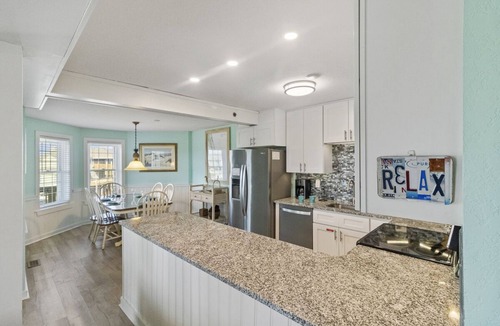 Duck Condo | Bright & beachy updated unit with ocean views from covered furnished deck!
