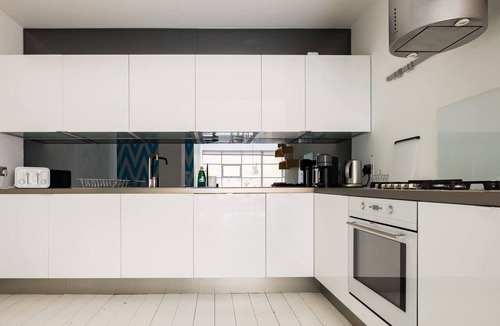 Shoreditch Apartment | Bright Industrial Loft - Central Shoreditch