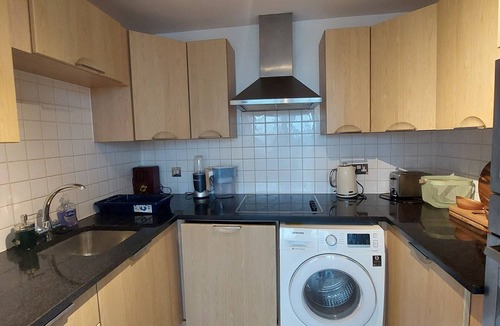 Woolwich Apartment | Bright & Luxurious Flat with Skyline View