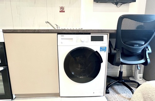 West Hendon Apartment | Bright Modern, Private Apartment, 15 Mins To Central London