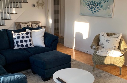 Hyannis House | Bright, Open, Clean, Roomy Cape home, located in prime Hyannis Habor location.