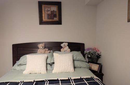 Bowmanville House | Bright Room full of love and warmth
