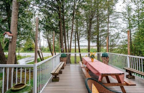South Bruce Peninsula Ski Chalet | Bright & Spacious Chalet on Lake Huron - Private