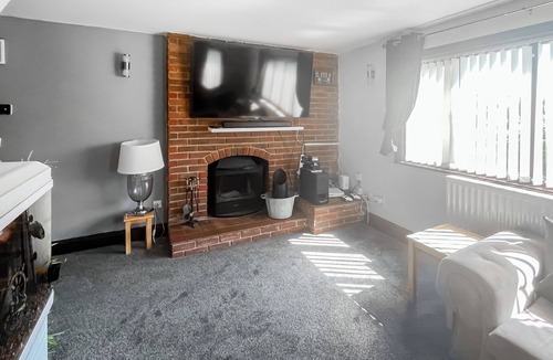 Purleigh Cottage | Bright spacious house with hot tub close to all amenities.