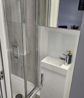 Kensal Green Apartment | Bright Studio Apt, Great connection 2B
