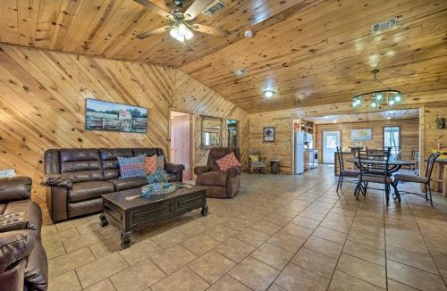 Broken Bow House | Broken Bow Getaway: Hot Tub, Grill & Fire Pit