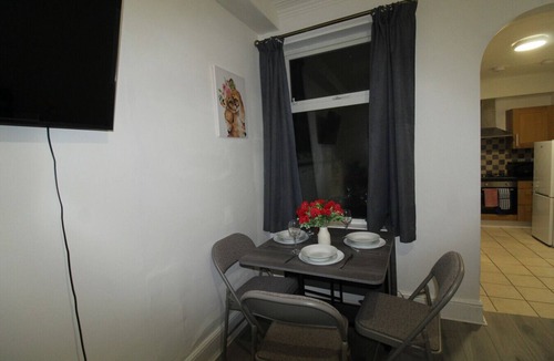 Oadby House | Browning Street Leicester by Smart Corporate Stays