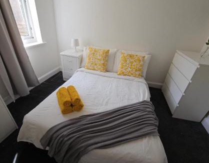 Canning Town House | Budget Double Room for Short Stays and Contractors