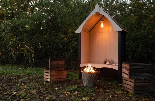 Stamford Cabin | Burghley Mouse Cider Hut: Set in Beautiful Orchard Surroundings.