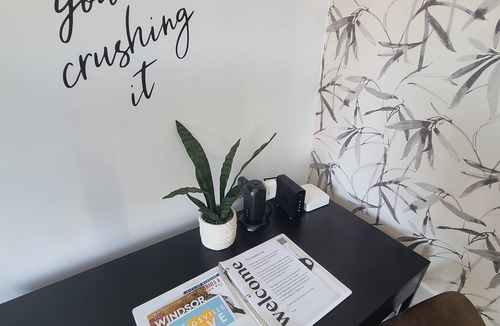 Kingsville Apartment | Business Travellers, Couples STAY DOWNTOWN KINGSVILLE Cozy Private SUITE - 1 bed