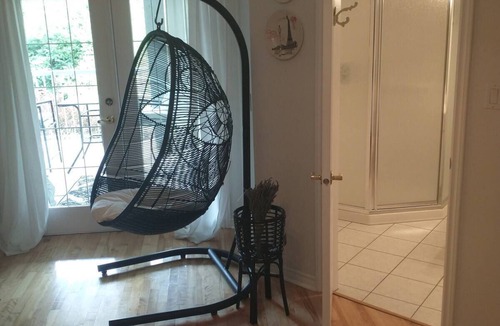 Chemainus House | By the Bay Lavender's Villa-Provence Suiten