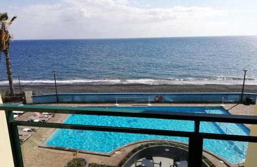 Sao Martinho Apartment | By the Beach & Pool Apartment