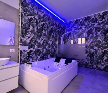 Milan Apartment | CA FOSCARI HARMONY Jacuzzi Apartment