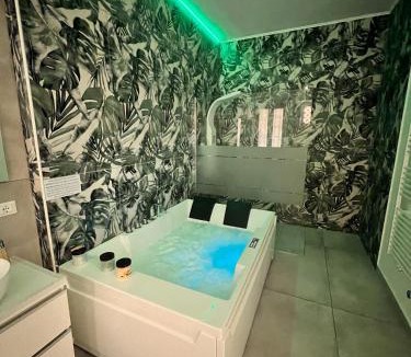Milan Apartment | CA FOSCARI HARMONY Jacuzzi Apartment