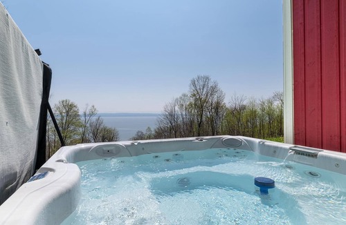 Petite-Riviere-Saint-Francois Ski Chalet | 61B Chalet: Garden Level, River Views & Spa