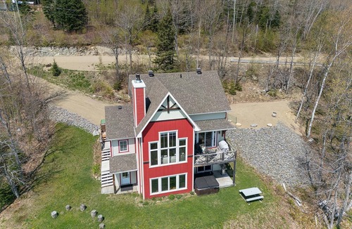Petite-Riviere-Saint-Francois Ski Chalet | 61B Chalet: Garden Level, River Views & Spa
